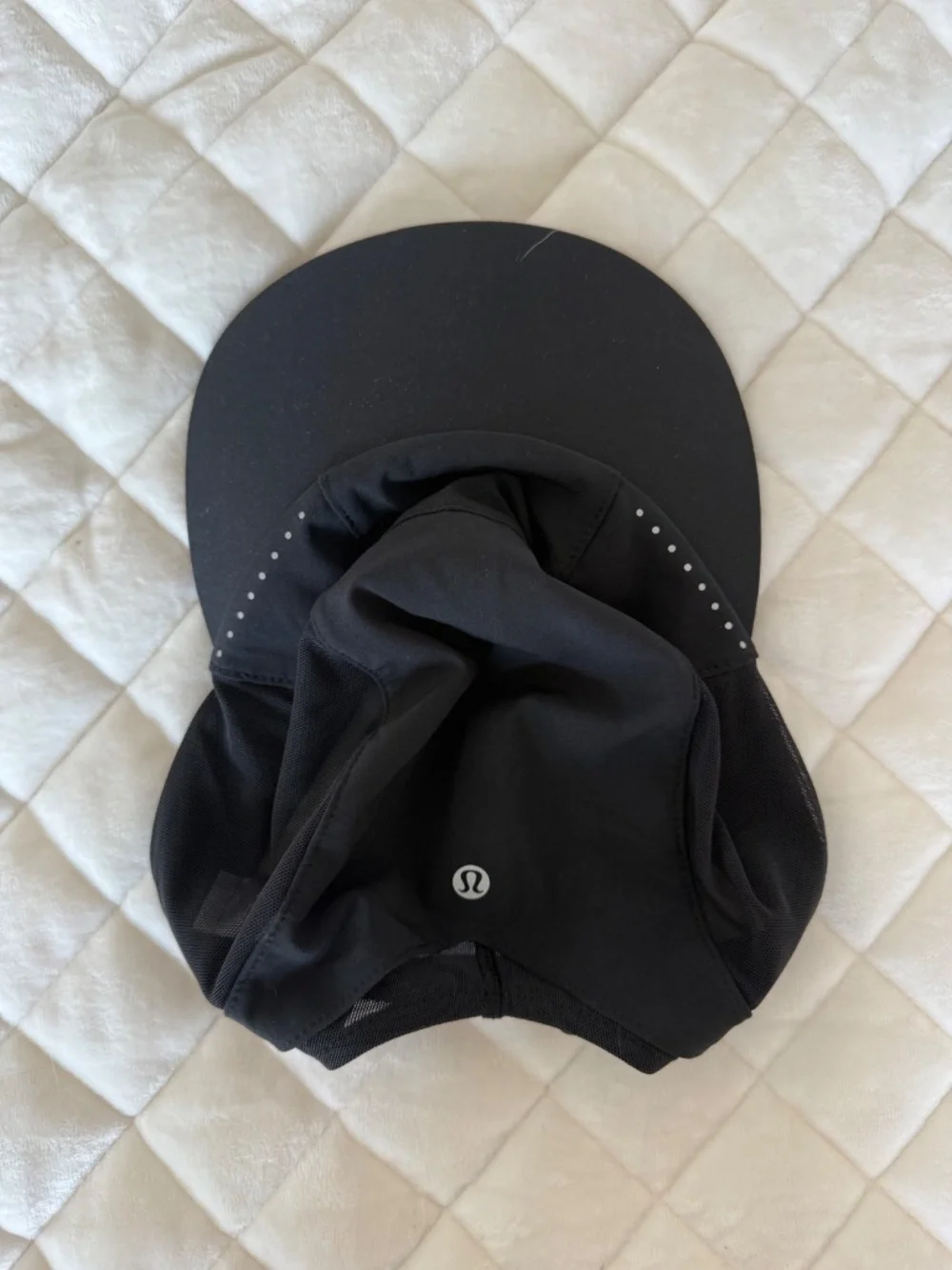 black Lululemon hat